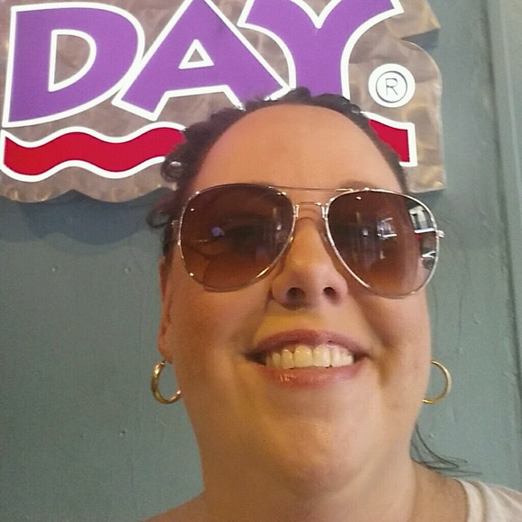 Thanks for visiting!! I'm Laura! - Picture 2 of 4